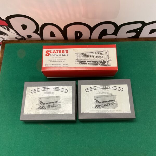 O gauge model railway kit featuring Piercy hopper wagons and Slaters milk syphon.