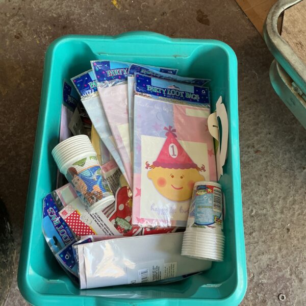 Mixed lot of vintage party supplies and Silver Jubilee decorations.