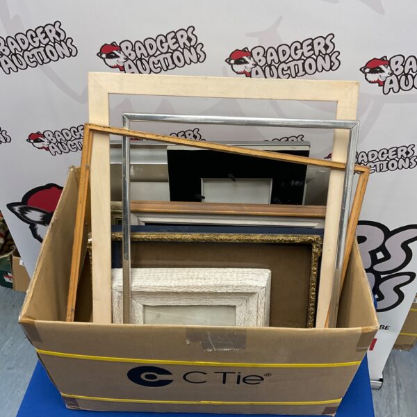 Assorted vintage and modern picture frames in a lot.