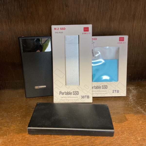 2TB portable SSD external hard drive model SHL-R30.