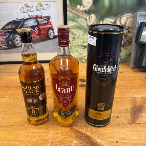 Sealed whisky bottles including Glenfiddich and Highland Black.