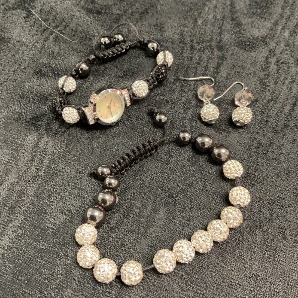 Sekonda crystal bracelet watch set with earrings and bracelet.