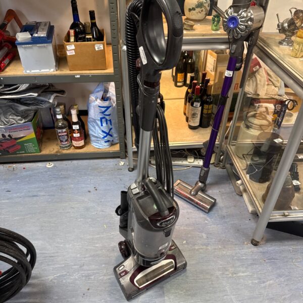Shark Lift Away NV601 upright vacuum cleaner for home cleaning.
