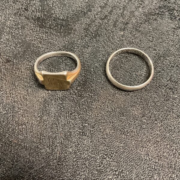 Antique silver gilt rings in sizes Q and W, vintage jewellery.