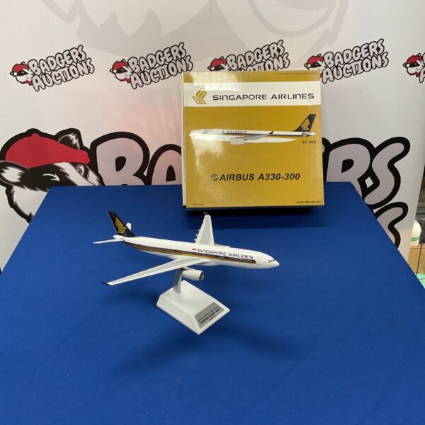 Singapore Airlines Airbus A330-300 scale model, 9V-SSG registration.