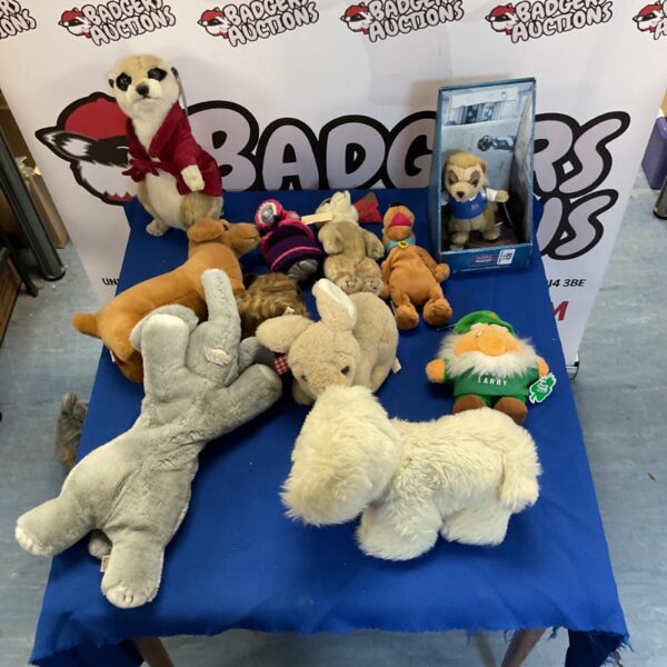 Soft toy bundle featuring Compare The Meerkat plush toys.