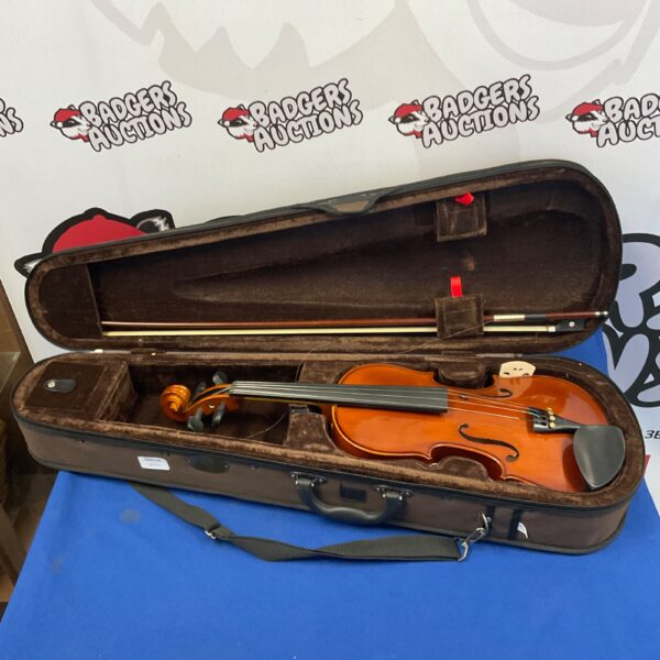 Stentor student 4/4 violin with bow and case.