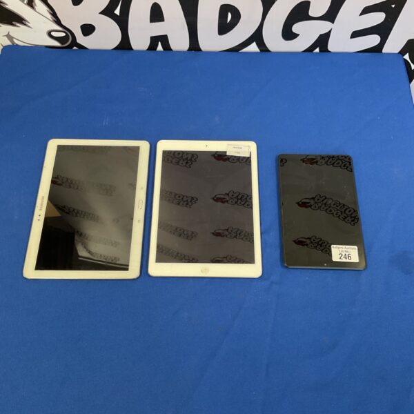 Mixed lot of tablets including Lenovo, Apple, and Samsung devices.
