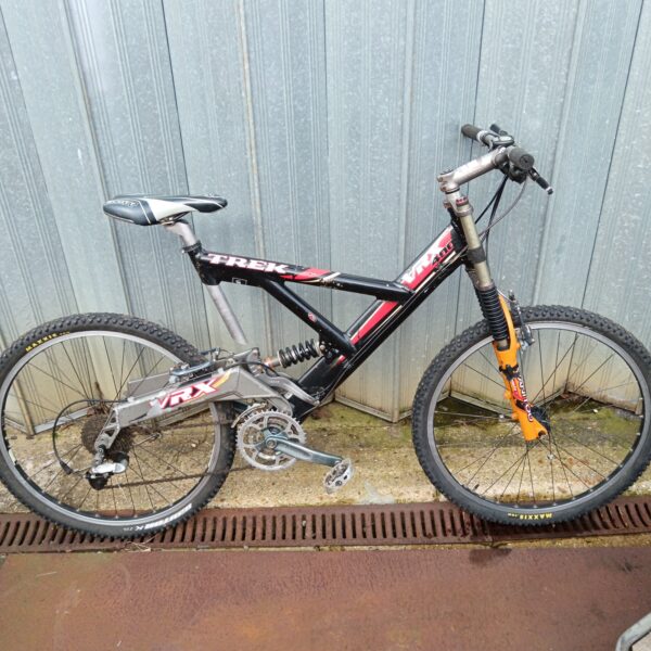 Vintage Trek VRX 400 mountain bike with full suspension.