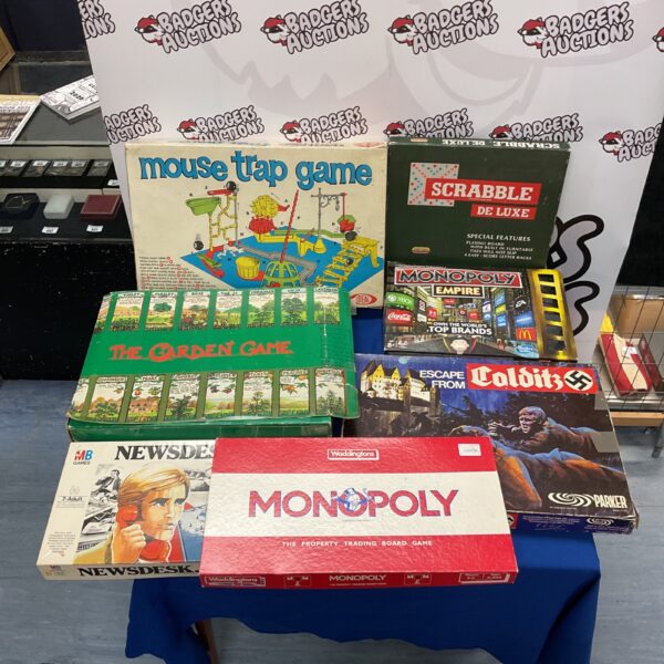 Mixed lot of vintage board games including Monopoly and Mouse Trap.