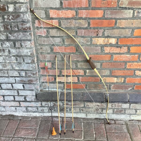 Vintage boy's bow and arrow set for collectors.