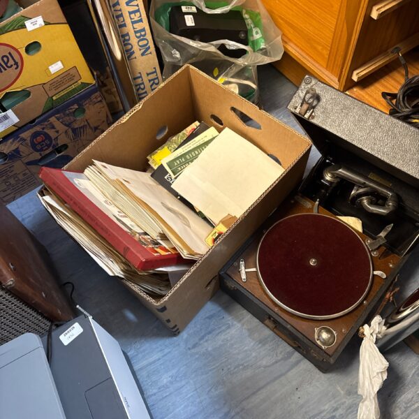 Vintage gramophone with records inside a carrying case.