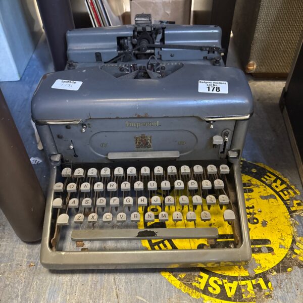 Front view of a vintage Imperial mechanic typewriter.