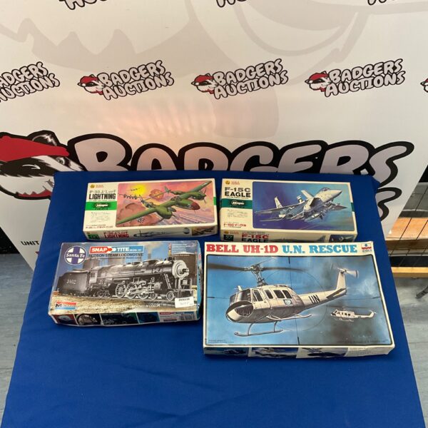 Vintage model kits lot including planes and a train.