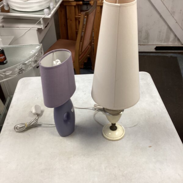 Vintage table lamps, including a 1930s bakelite example and a retro design.
