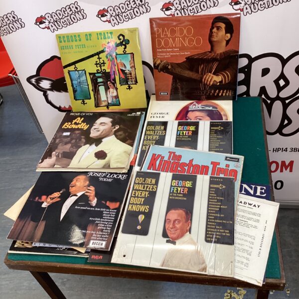 Mixed lot of vintage vinyl records including Placido Domingo LP.
