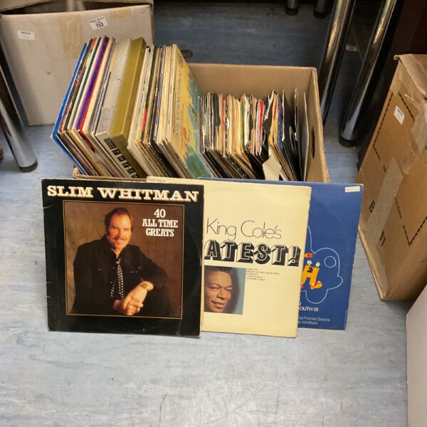Mixed lot of vintage vinyl records for collectors.