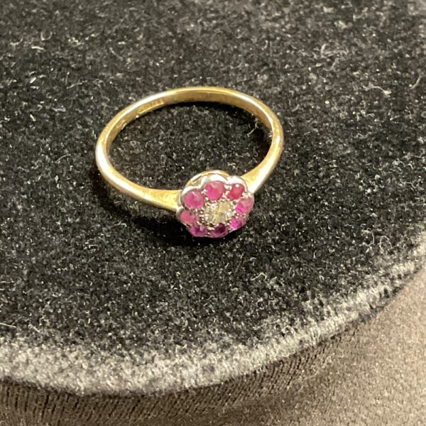 Elegant 18ct gold ring with ruby and diamond cluster.