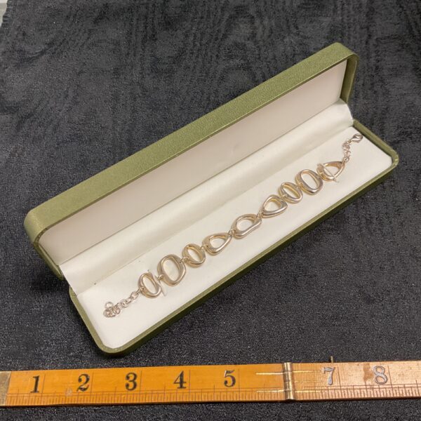 Vintage 925 silver bracelet with oval links and presentation case.