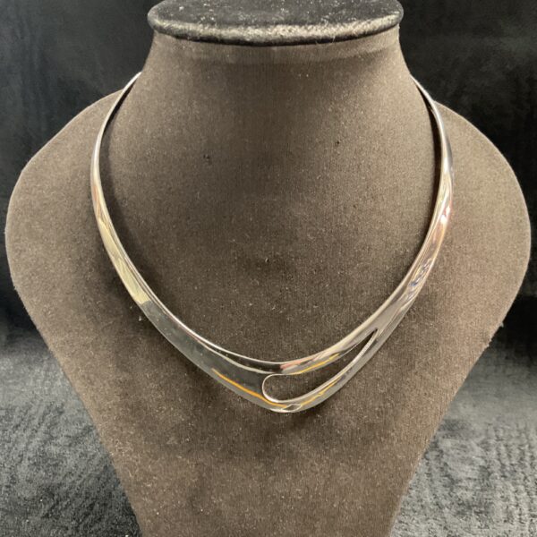 Sleek 925 silver choker necklace on a display stand.