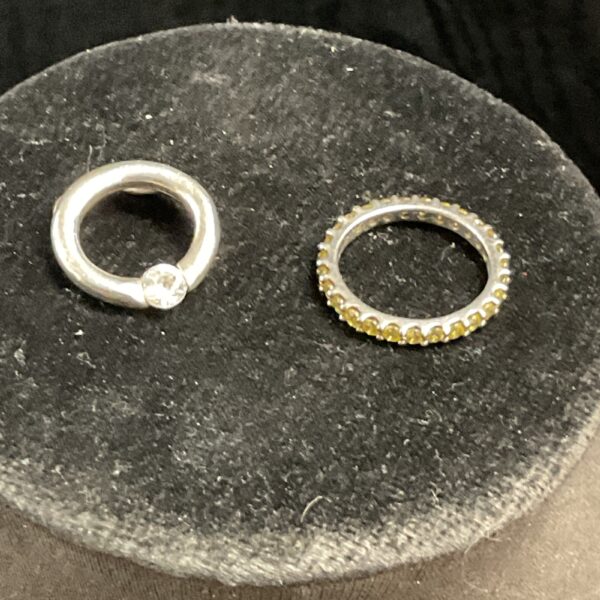 Silver ring with cubic zirconia stones, size I.