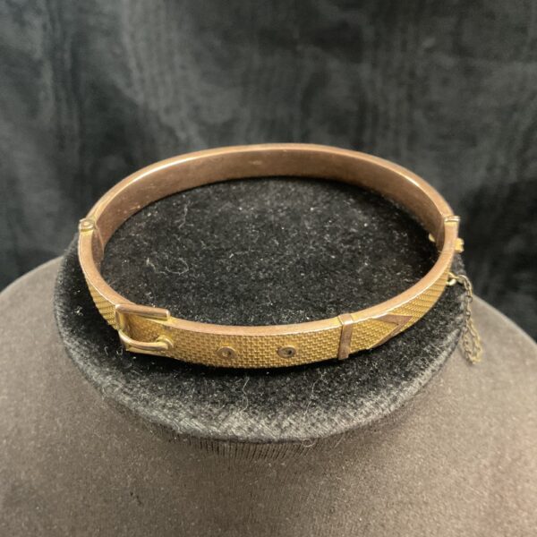 Vintage 9ct gold Chester hallmarked bracelet with buckle detail.