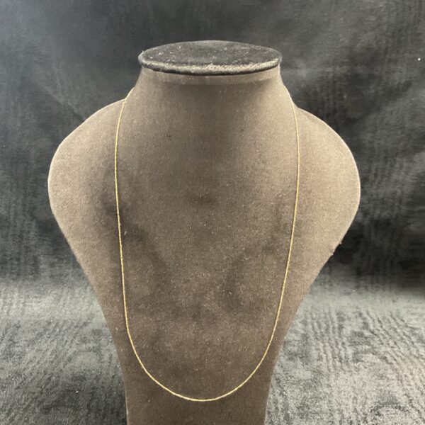 Fine 9ct gold necklace, delicate 20 inch chain.