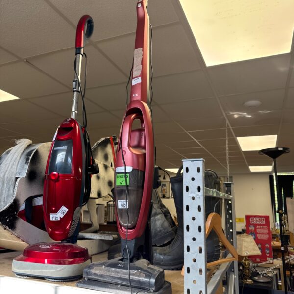 Aeg QX7 cordless vacuum cleaner with stand, used condition.