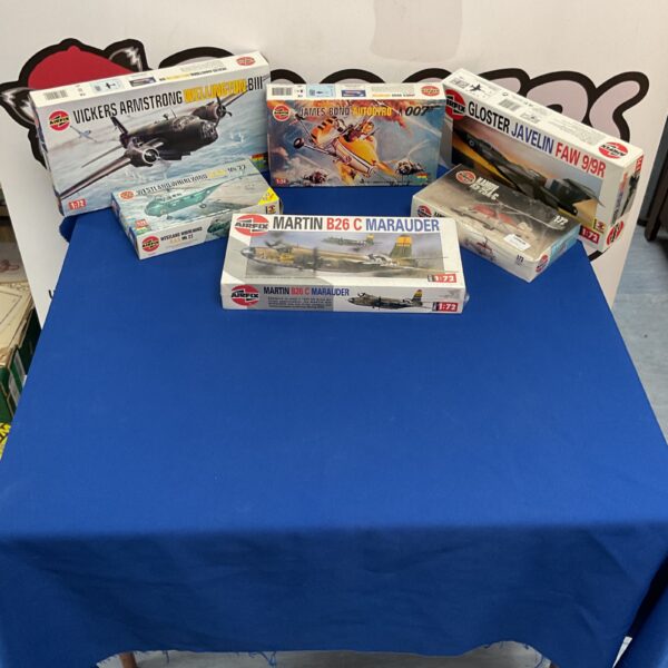 Airfix model aircraft kits lot including Vickers Wellington BIII.