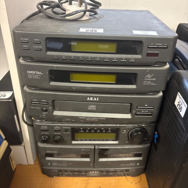 Vintage Akai AC-MX100 mini hifi system with cassette player.