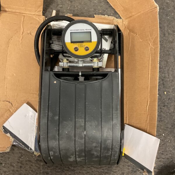 Auto XS digital foot pump for inflating tyres and vehicle maintenance.