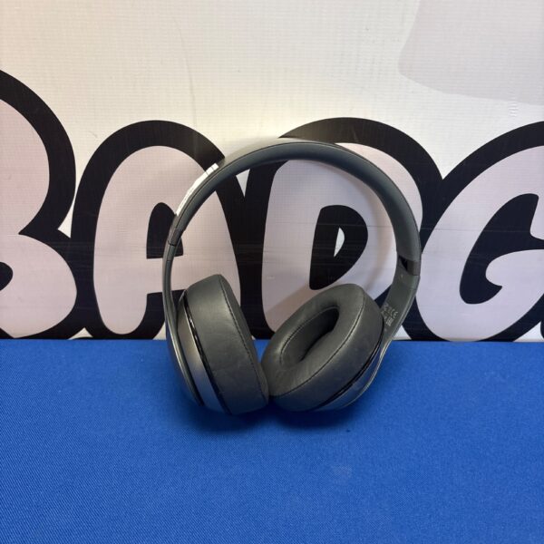 Black Beats Studio Wireless headphones, model B0501, over-ear design.