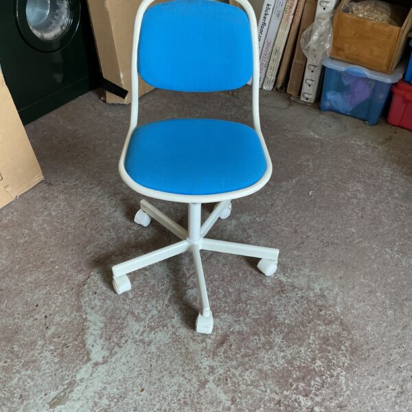 Blue swivel office chair with white frame.