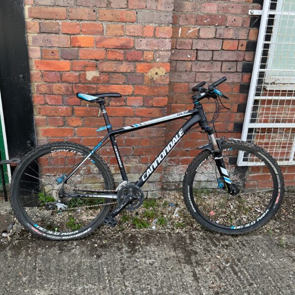 Cannondale SL5 mountain bike in used condition, ideal for off-road cycling.