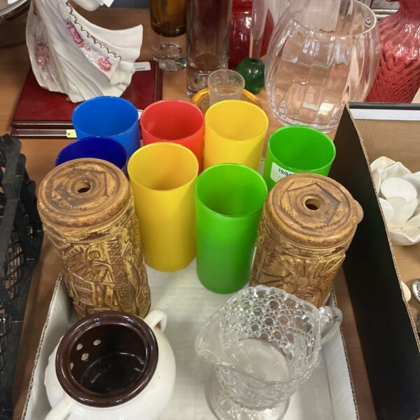 A lot of six colourful glass tumblers and other vintage items.