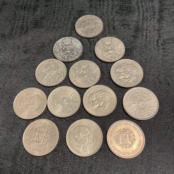 Collection of commemorative crown coins including a Churchill crown.