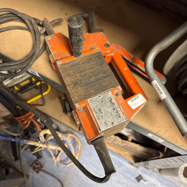Vintage commercial nail puller, Tmf-2001 model, used condition.