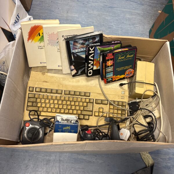Commodore Amiga A500 computer with games and accessories.