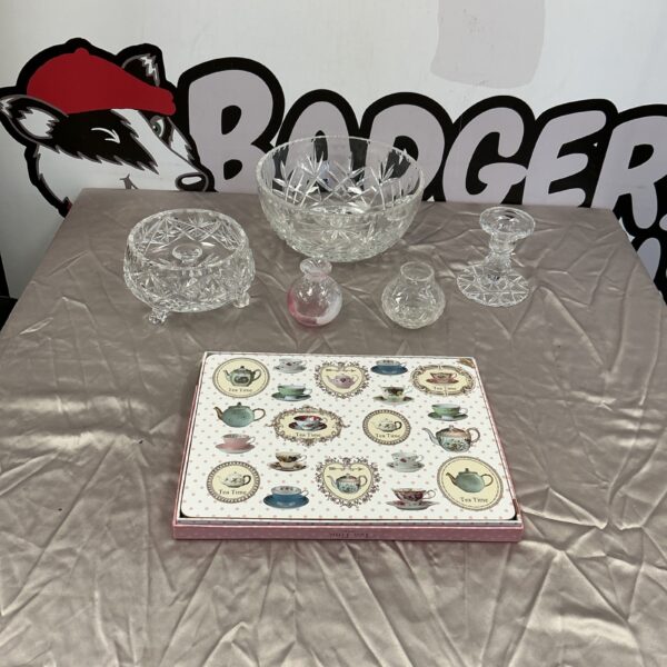 Clear crystal fruit bowl with placemats on a table.