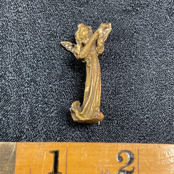 Vintage de nicola angel brooch in gold tone.
