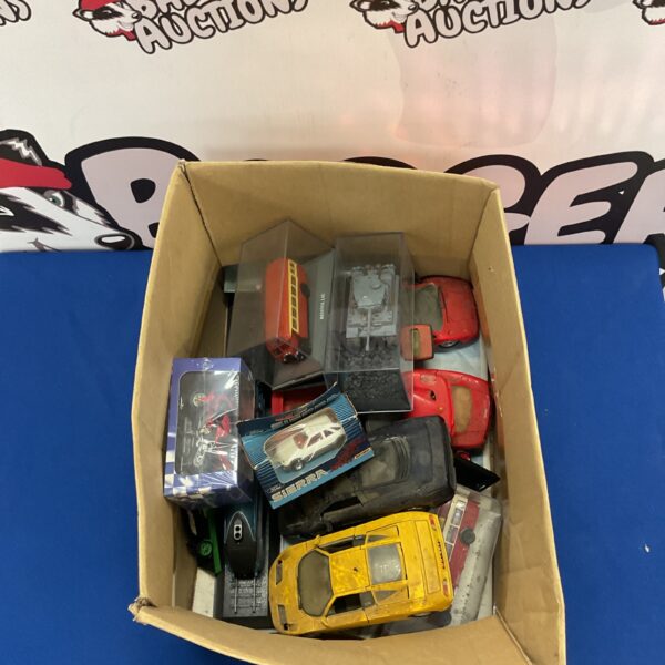 Mixed diecast vehicle joblot including Matchbox models.