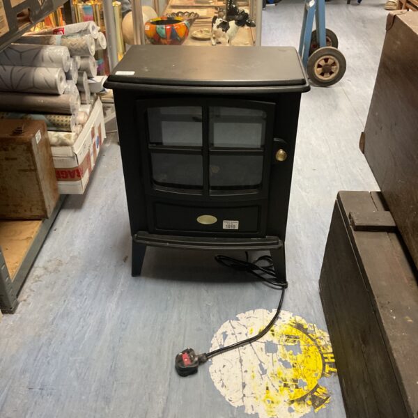 Vintage Dimplex Brayford electric stove with Optiflame effect.