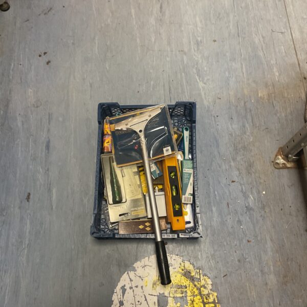 Mixed lot of DIY hand tools including a Stanley spirit level.
