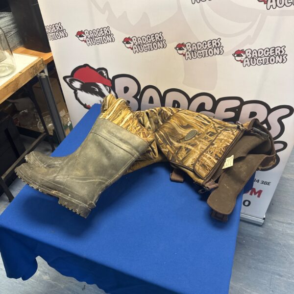 EU 42 dirt boot waders for hunting and fishing.