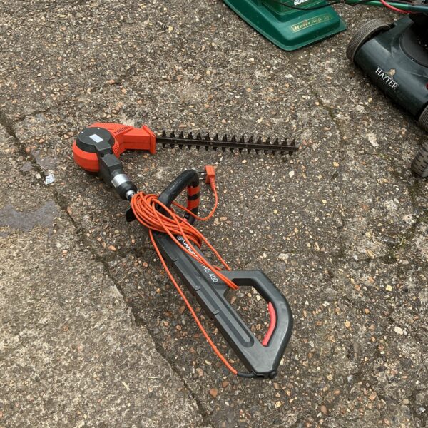 Gardens THS 400 extending hedge trimmer in used condition.