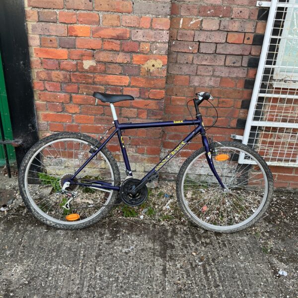 Vintage Globe Trotter 260x bike in original condition.