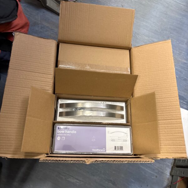 Box of 24 new Goodhome Sabaku bow handles for kitchen cabinets.