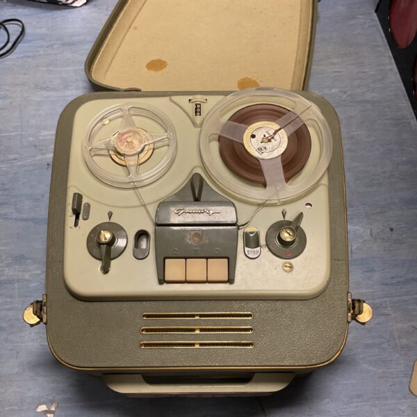 Vintage Grundig TK8 reel to reel tape recorder in good condition.