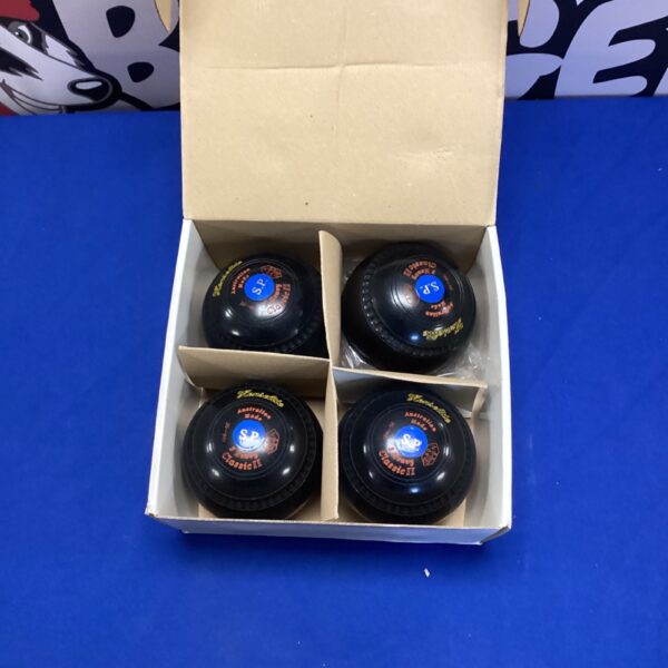 Henselite lawn bowls set for garden games and outdoor recreation.