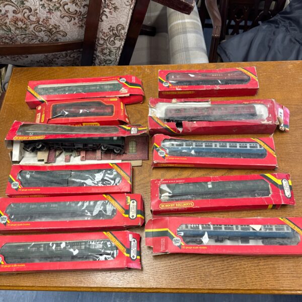 Vintage Hornby Triang OO gauge carriages in original packaging, a lot of eleven.